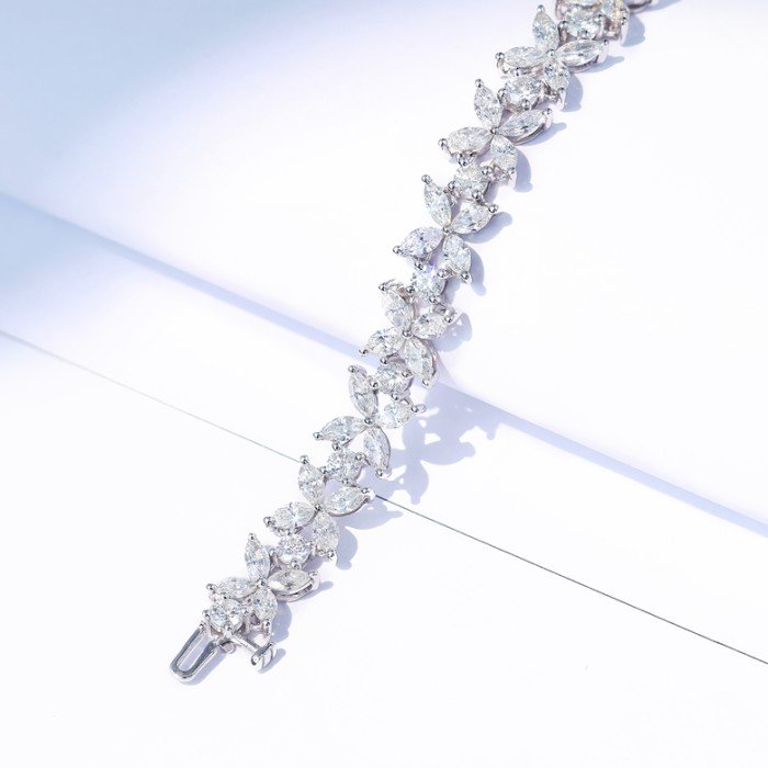 豪奢7.2克拉馬眼形鑽石手鍊