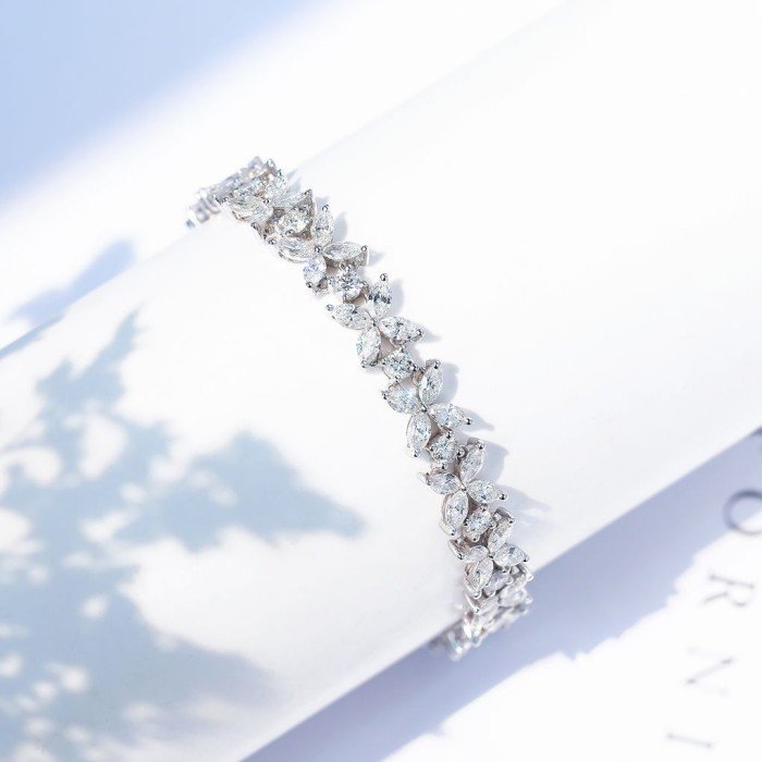 豪奢7.2克拉馬眼形鑽石手鍊