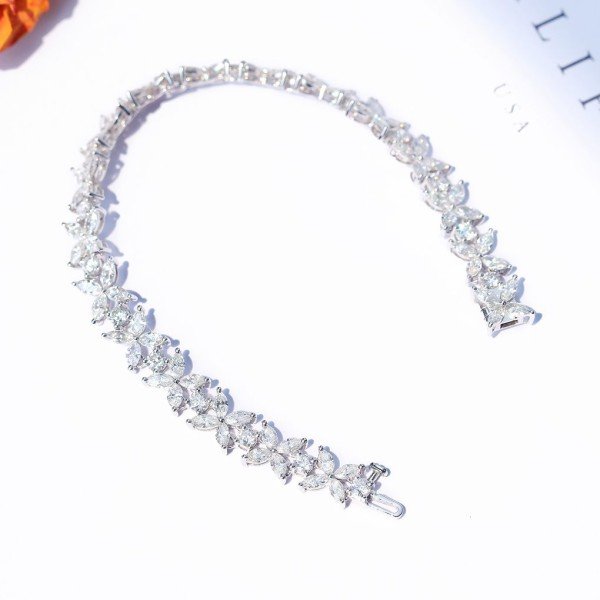 豪奢7.2克拉馬眼形鑽石手鍊