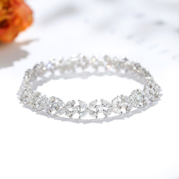 豪奢7.2克拉馬眼形鑽石手鍊