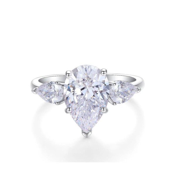 經典之作《IGI》水滴型鑽戒，讓鑽石的光芒在妳指尖綻放，純粹之美，因妳而閃耀