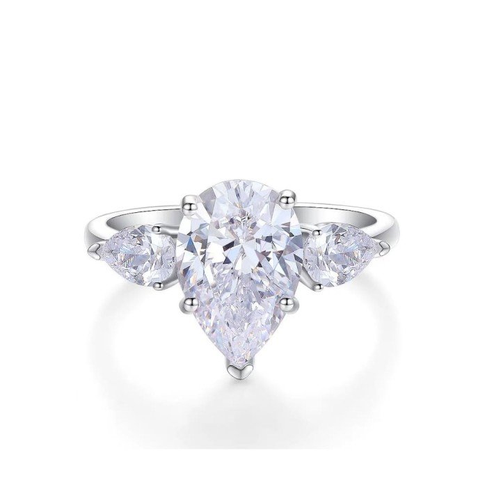 經典之作《IGI》水滴型鑽戒，讓鑽石的光芒在妳指尖綻放，純粹之美，因妳而閃耀