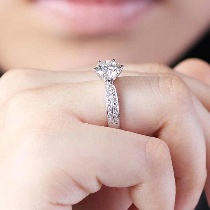 依戀鉑金0.51克拉豪華鑽戒