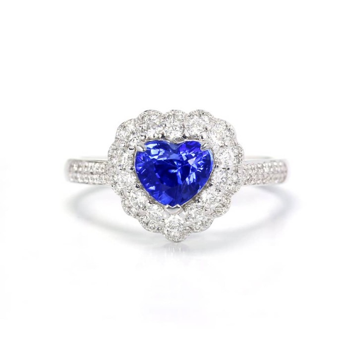 心形藍寶鑽戒 - 為您帶來無與倫比的奢華感受