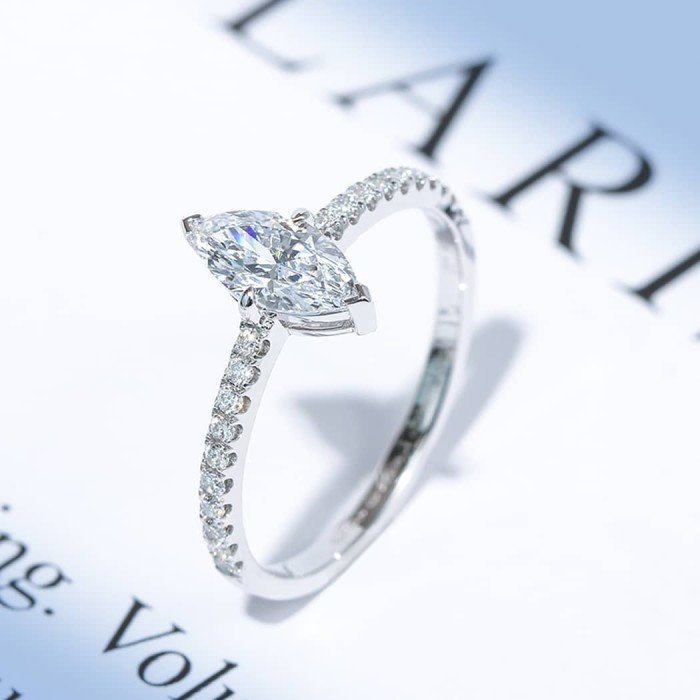 18K金0.50克拉馬眼形鑽戒