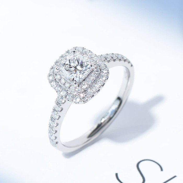 18K金1.00克拉群鑲鑽戒