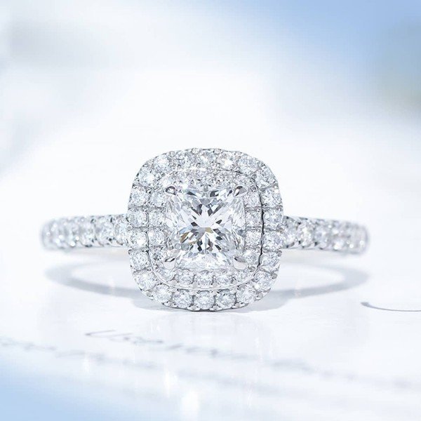 18K金1.00克拉群鑲鑽戒