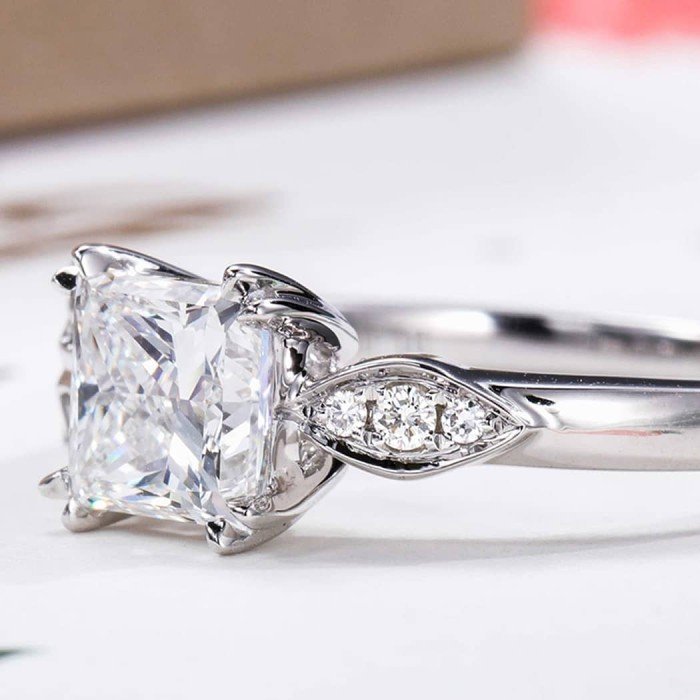 18K金1克拉公主方鑽戒