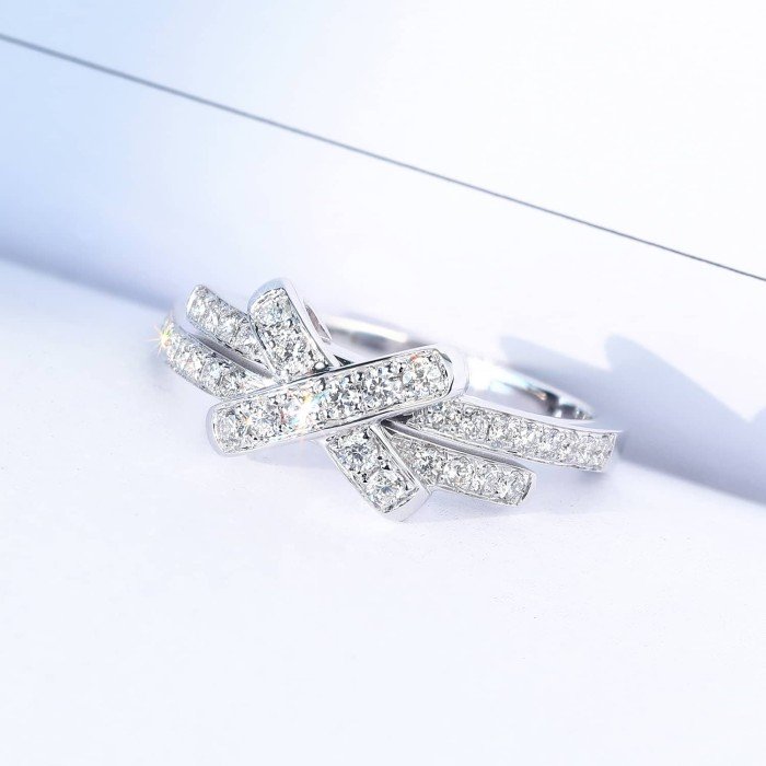交織的愛18K金X字形鑽戒