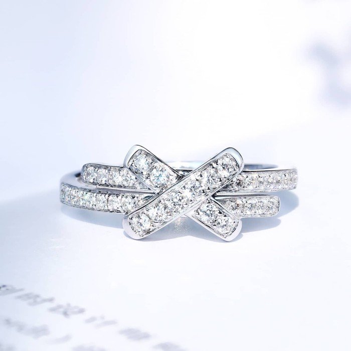 交織的愛18K金X字形鑽戒