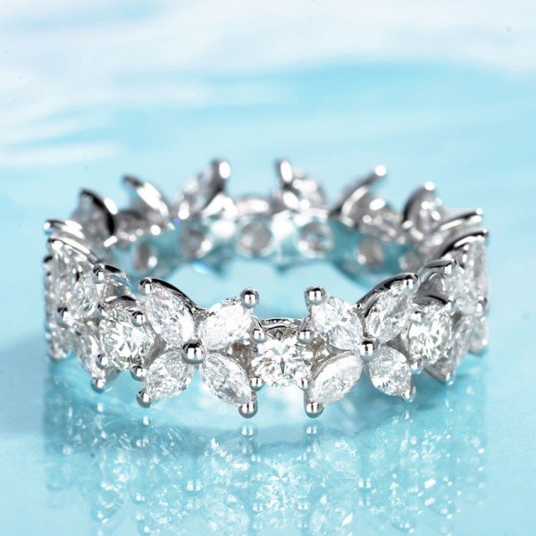 18K金天然滿鑽馬眼型鑽戒