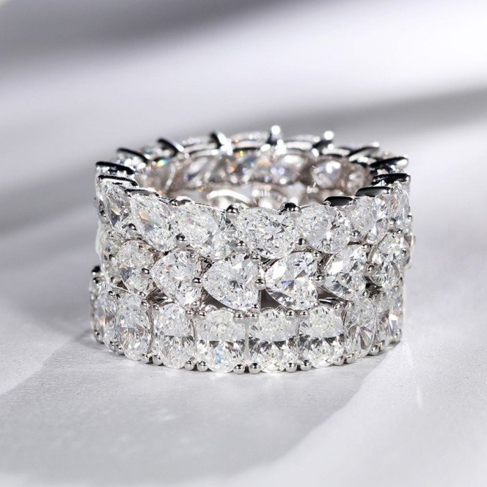 大牌風範天然心形滿鑽鑽戒