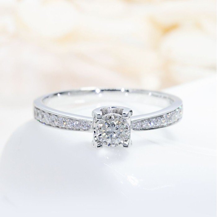 簡潔18K金0.15克拉鑽戒