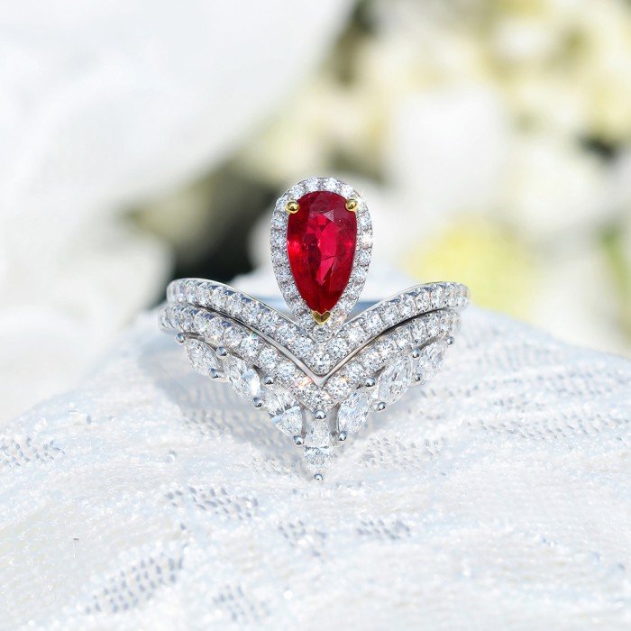 天然18K金馬眼V形鑽戒