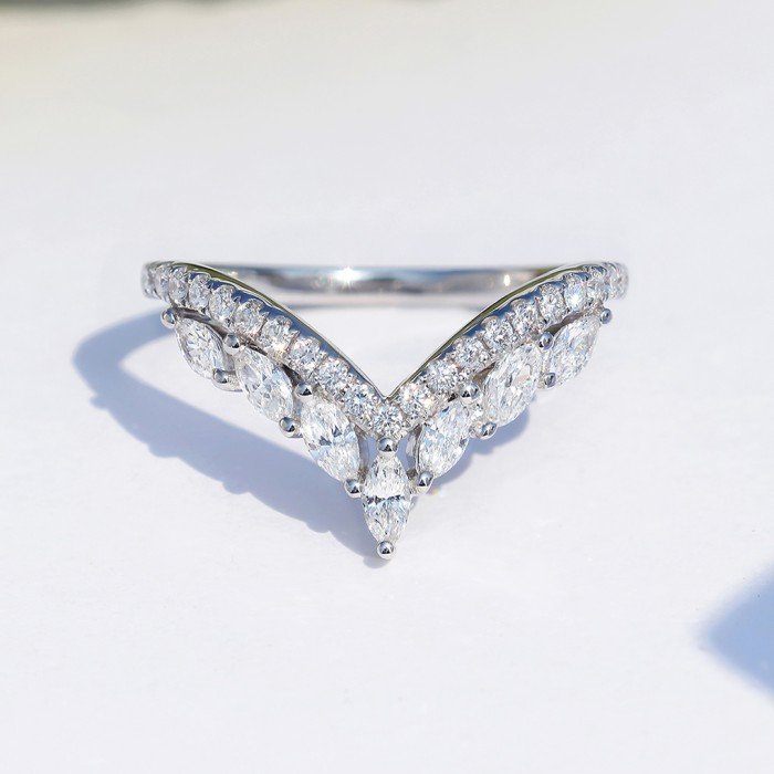 天然18K金馬眼V形鑽戒