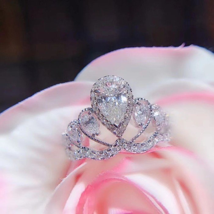 「奢華皇冠，圓夢公主心」