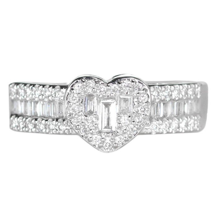 18K金心形天然鑽石戒指