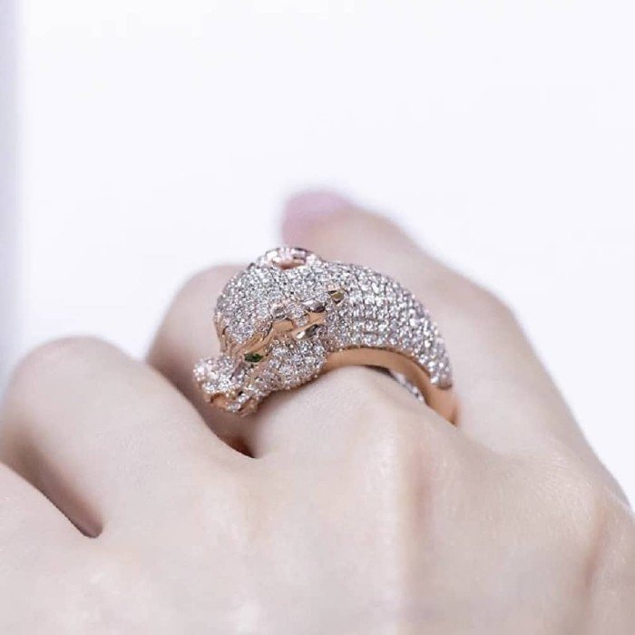 18k金獵豹群鑲鑽戒