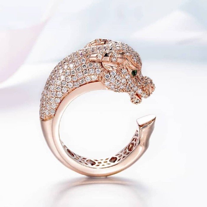 18k金獵豹群鑲鑽戒