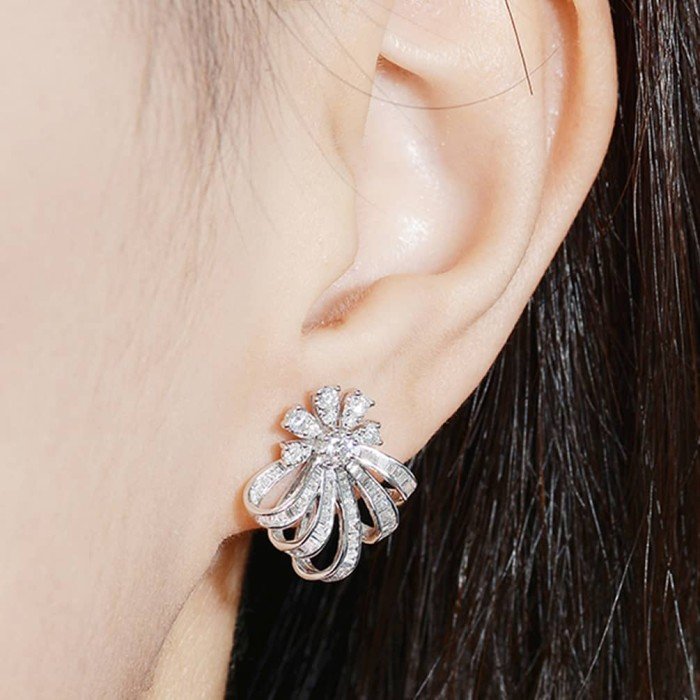 18K金花瓣款鑽石耳環