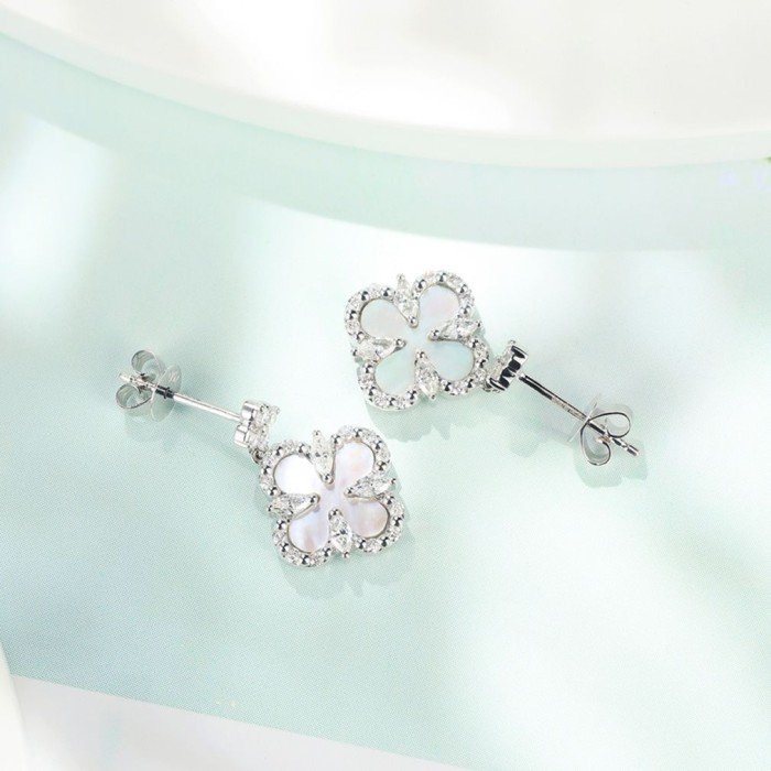 18K金四葉草白貝母鑽石耳環