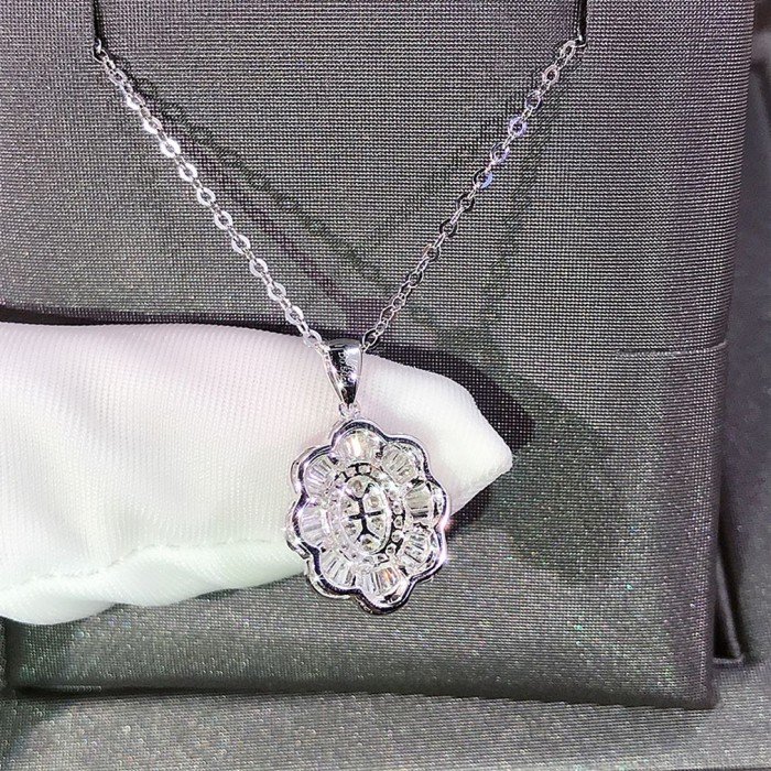 花朵造型鑽石項鍊