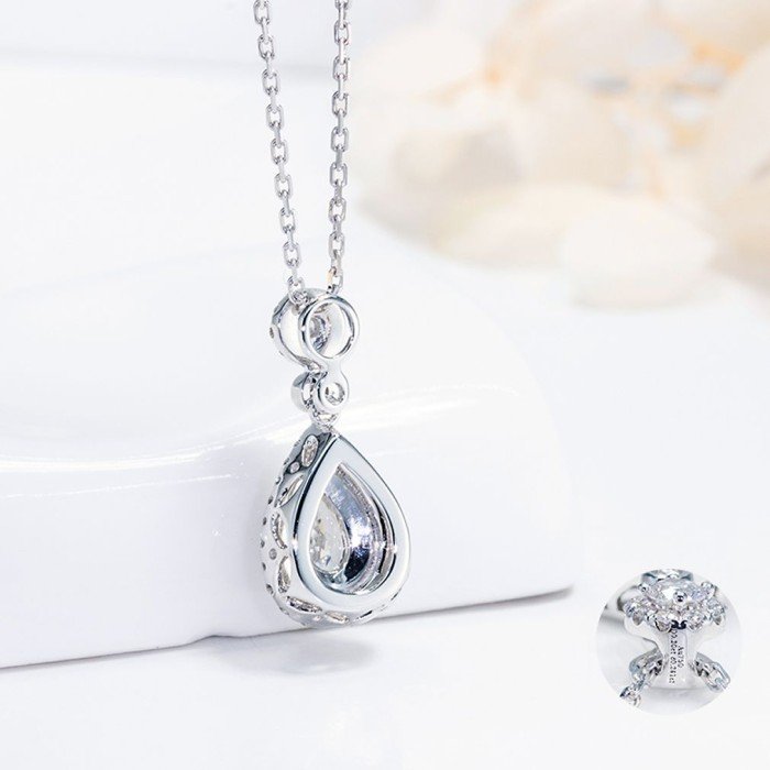柔美18K金水滴形鑽石項鍊