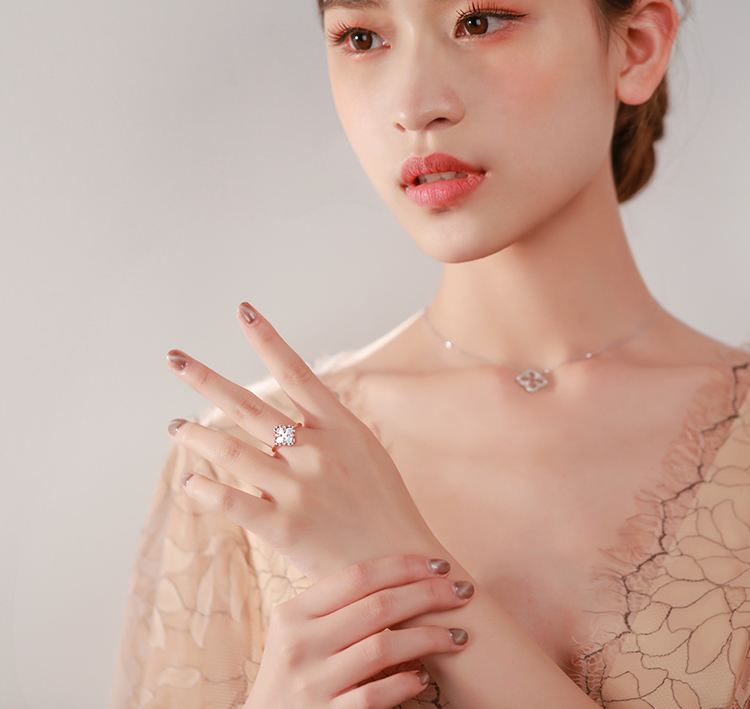 18K金四葉草白貝母鑽戒