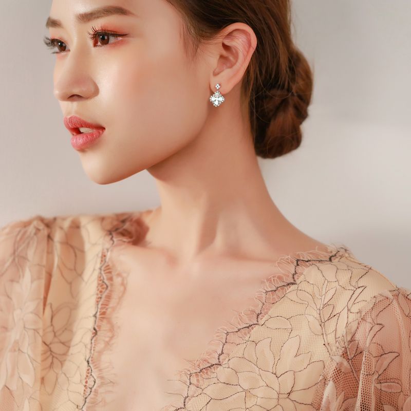 18K金四葉草白貝母鑽石耳環